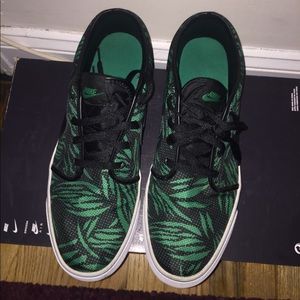 Nike SB (Barely Worn) Size 13